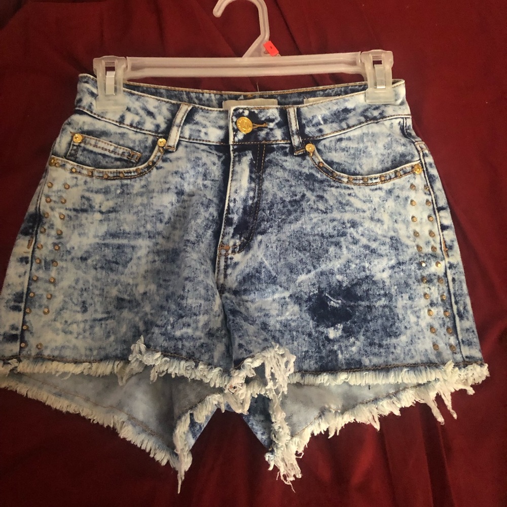 Ripped denim shorts